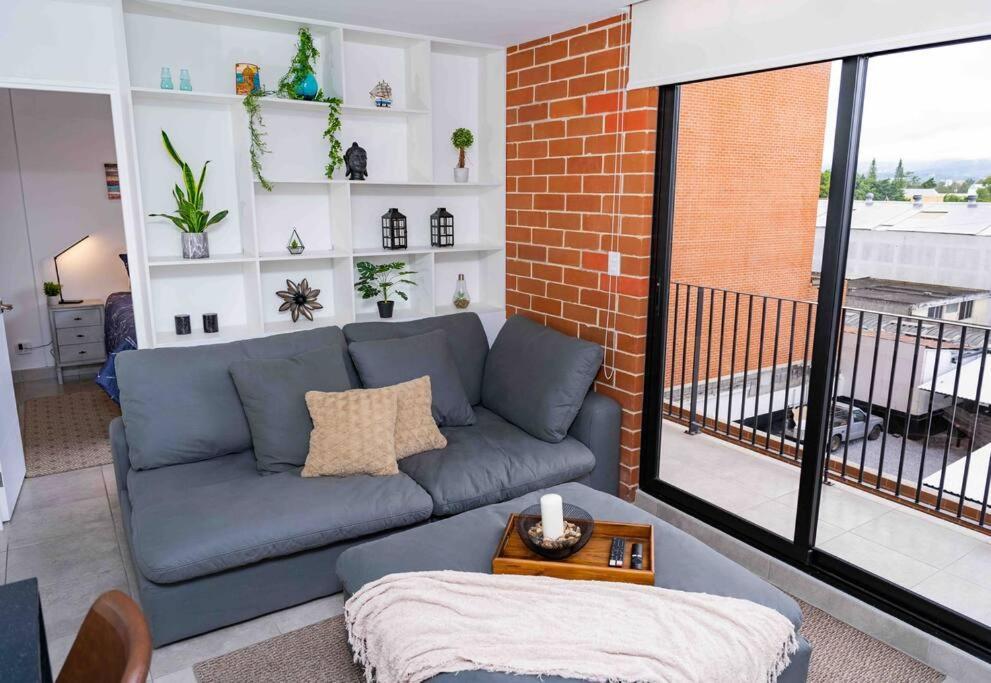 Lovely 1 Bedroom Unit With Free Parking Modra Zone 4 グアテマラシティ エクステリア 写真